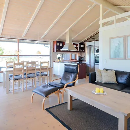 Nice Home In Ebeltoft With Sauna *